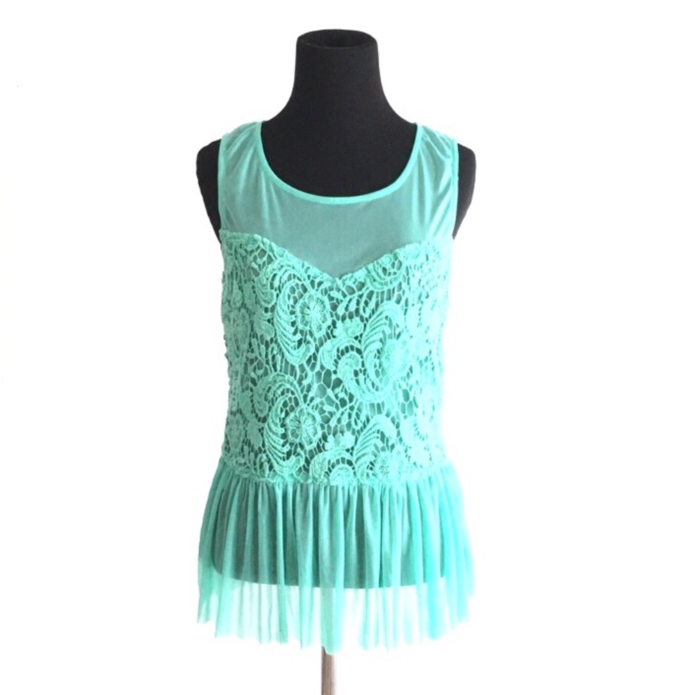 Lulumari Mint Green Lace Peplum Top (Size M)